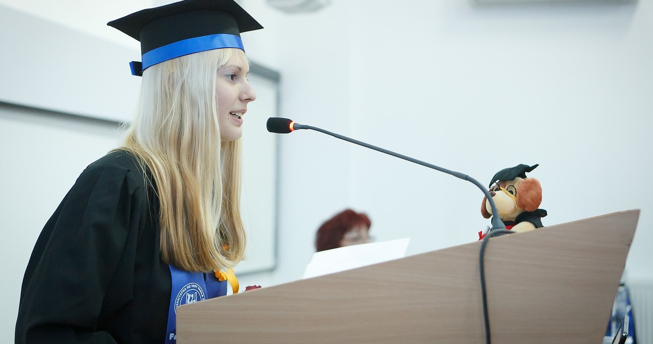 Example Valedictorian Speech by Graduate